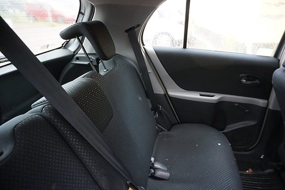 Toyota Yaris 6 of 6
