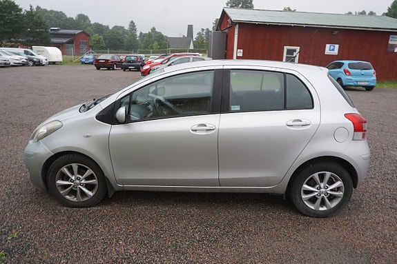 Toyota Yaris 4 of 5