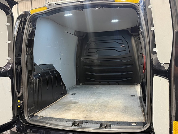 Volkswagen Caddy Maxi 18 of 30