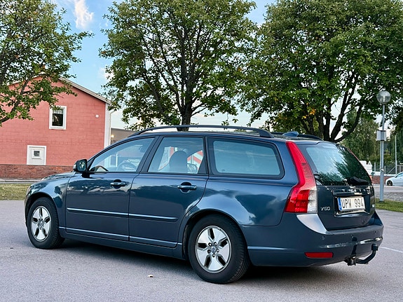 Volvo V50 4 of 17