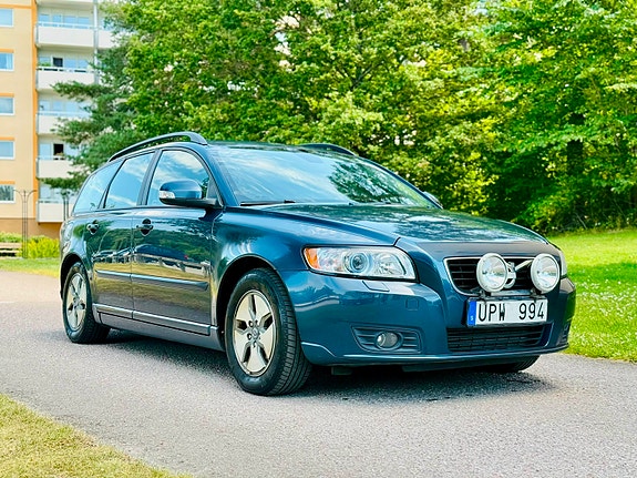 Volvo V50 2 of 5