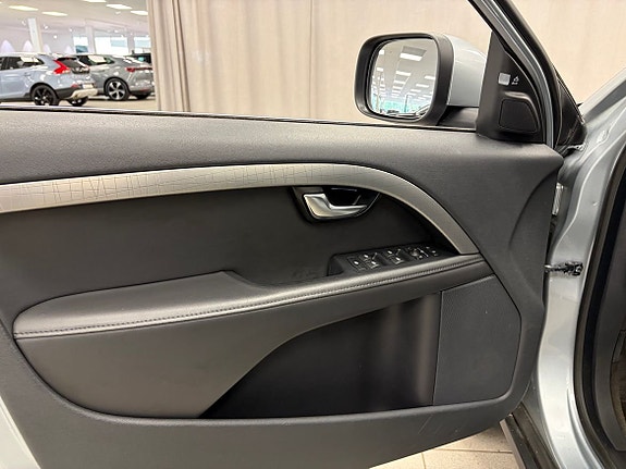 Volvo XC70 4 of 5