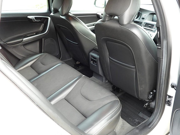 Volvo V60 13 of 20