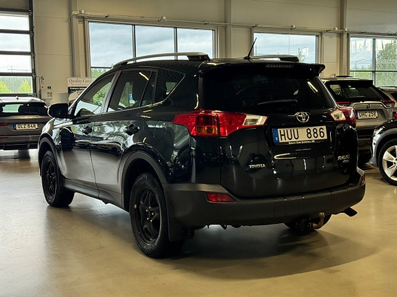 Toyota RAV4 4 of 5