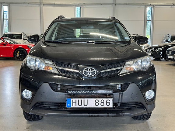 Toyota RAV4 2 of 5