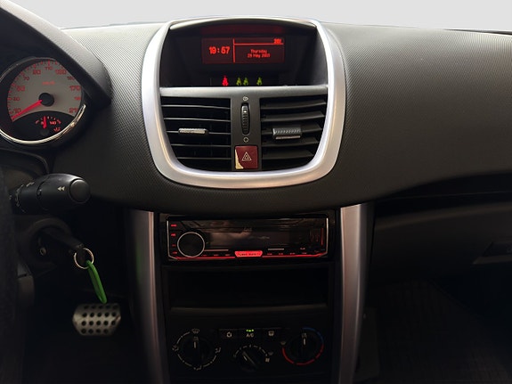 Peugeot 207 CC 12 of 17