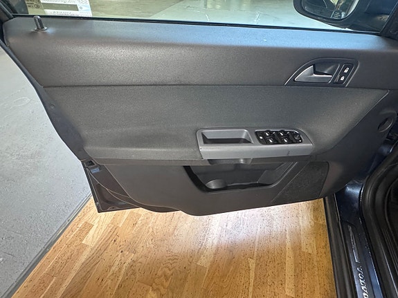 Volvo S40 12 of 16