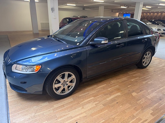 Volvo S40 2 of 5