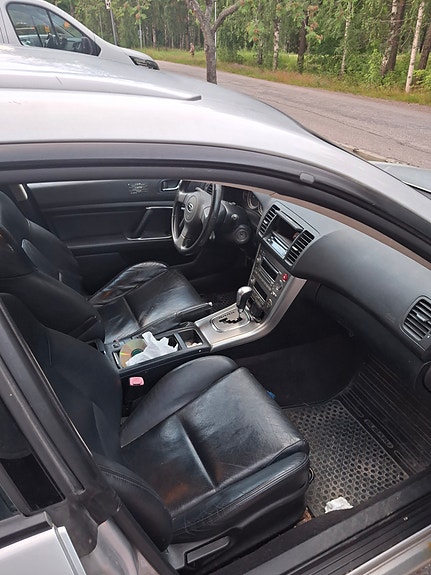 Subaru Legacy 4 of 5