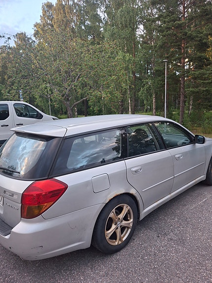 Subaru Legacy 5 of 5