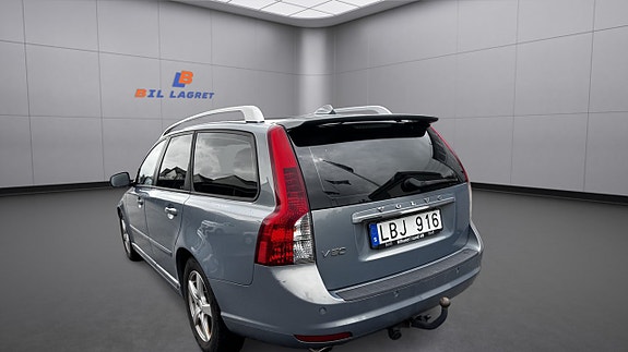 Volvo V50 2 of 5