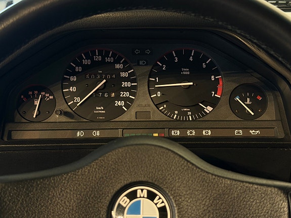 BMW 325i 12 of 15