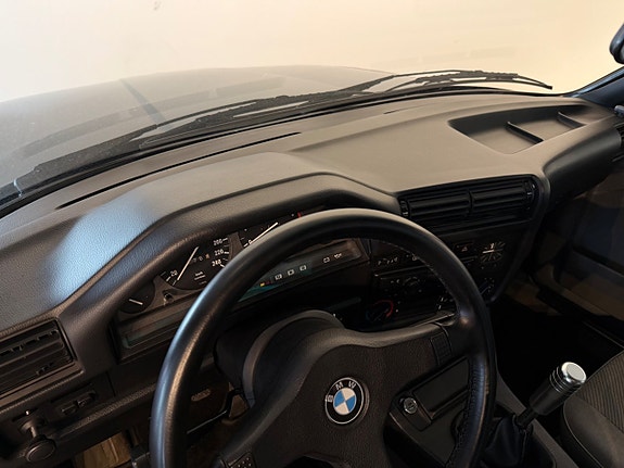 BMW 325i 8 of 15