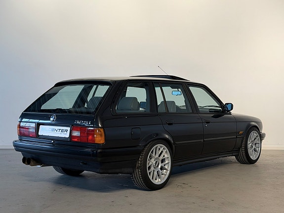 BMW 325i 3 of 5