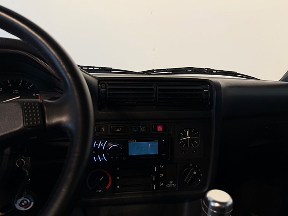 BMW 325i 10 of 15