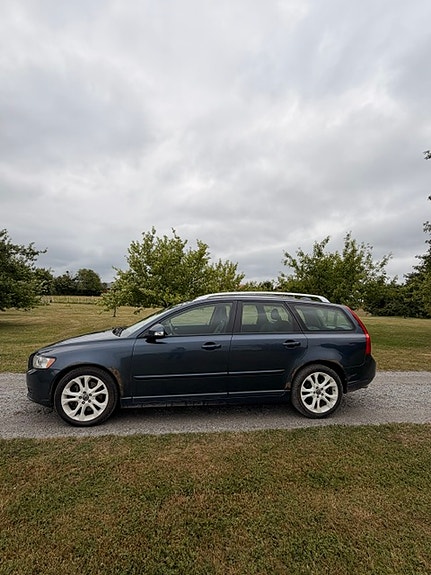 Volvo V50 3 of 5