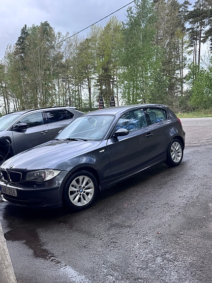 BMW 118d 3 of 5