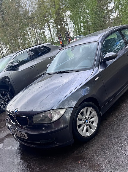 BMW 118d 2 of 5