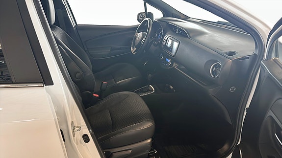 Toyota Yaris 3 of 13