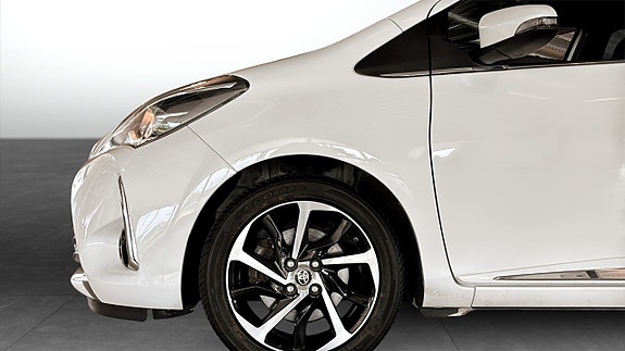Toyota Yaris 9 of 13