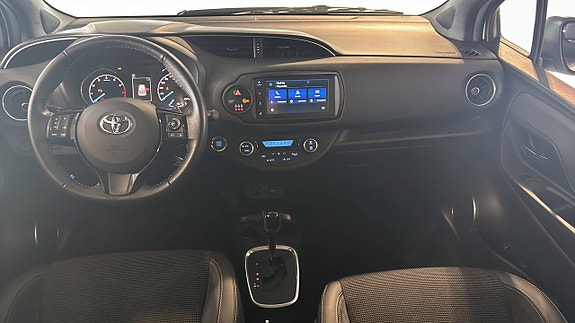 Toyota Yaris 4 of 13