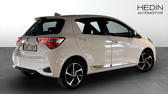 Toyota Yaris 2 of 13