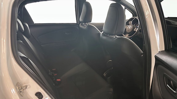 Toyota Yaris 5 of 13