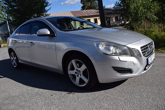 Volvo S60 3 of 5