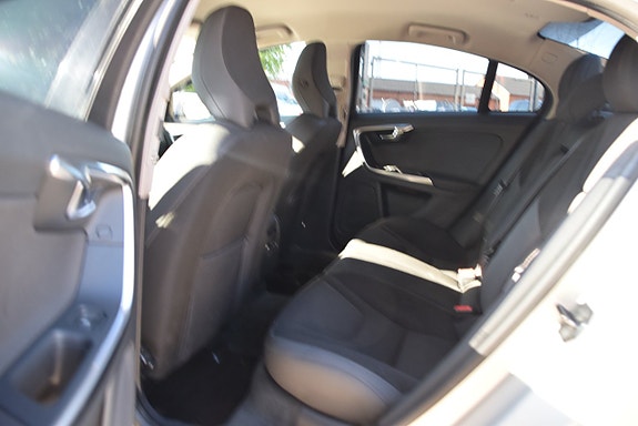 Volvo S60 11 of 21