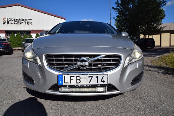 Volvo S60 2 of 5