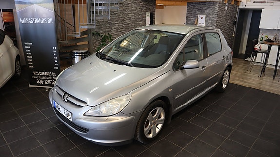 Peugeot 307 2 of 5