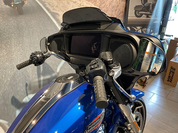 Harley-Davidson Streetglide BLUEBURST 9 of 14