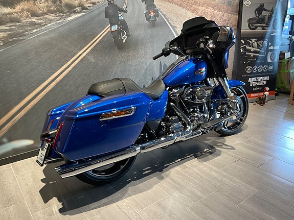 Harley-Davidson Streetglide BLUEBURST 2 of 14