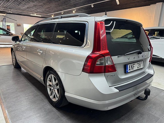 Volvo V70 4 of 5