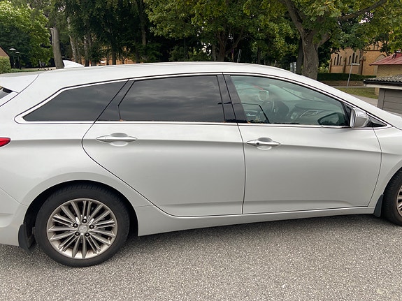 Hyundai i40 2 of 5