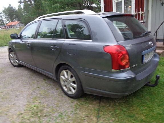 Toyota Avensis 10 of 30