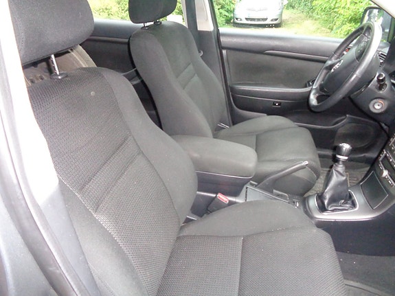Toyota Avensis 3 of 5