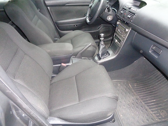 Toyota Avensis 15 of 30