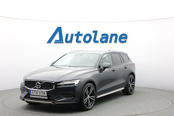 Volvo V60 Cross Country 4 of 5