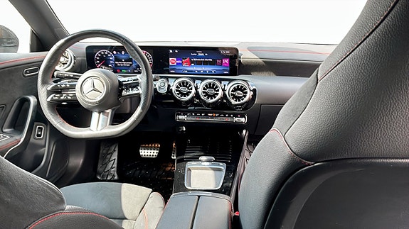 Mercedes-Benz CLA250 e 4 of 5