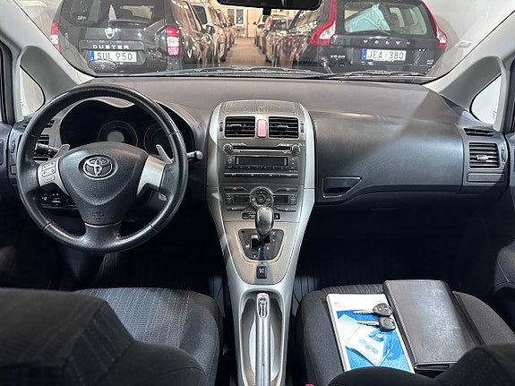 Toyota Auris 11 of 23
