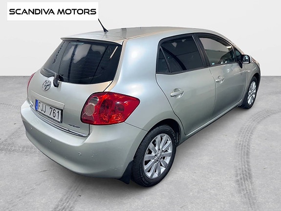 Toyota Auris 7 of 23