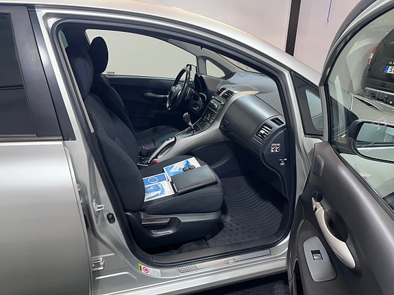 Toyota Auris 13 of 23