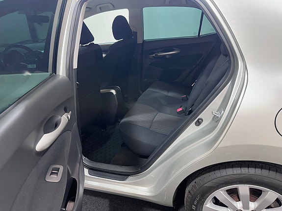 Toyota Auris 16 of 23