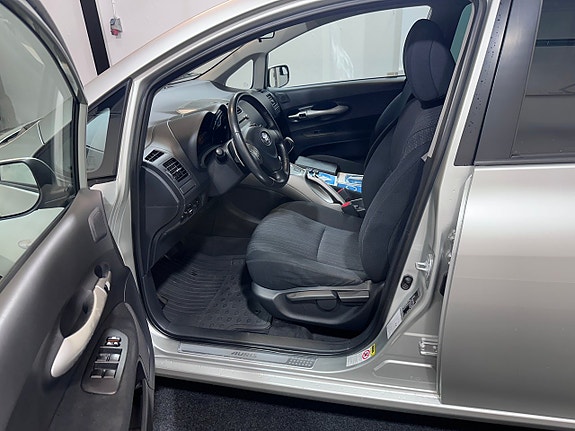 Toyota Auris 12 of 23