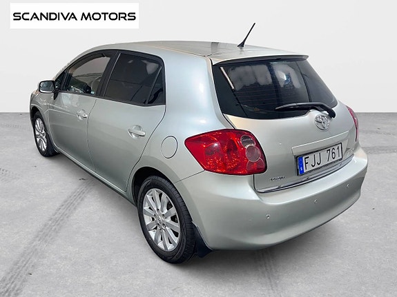Toyota Auris 8 of 23