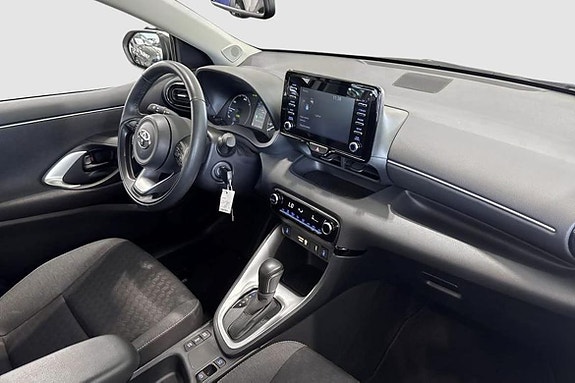 Toyota Yaris 8 of 12