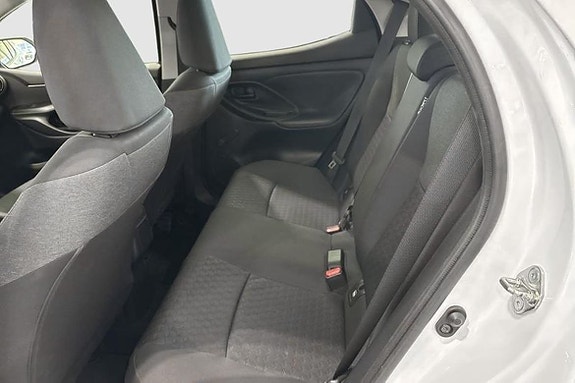 Toyota Yaris 9 of 12