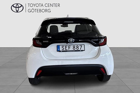 Toyota Yaris 6 of 12