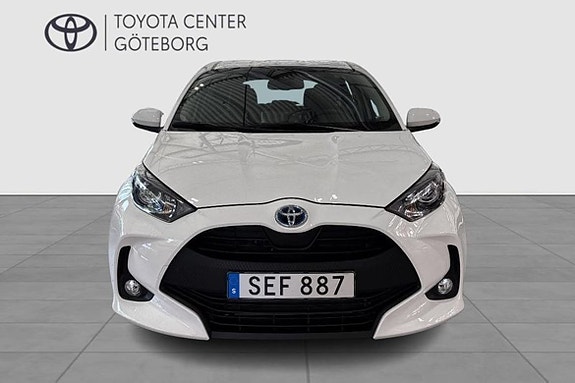 Toyota Yaris 7 of 12